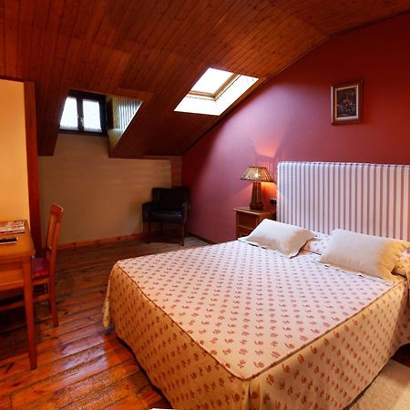 Hotel Villa De Луарка Екстериор снимка