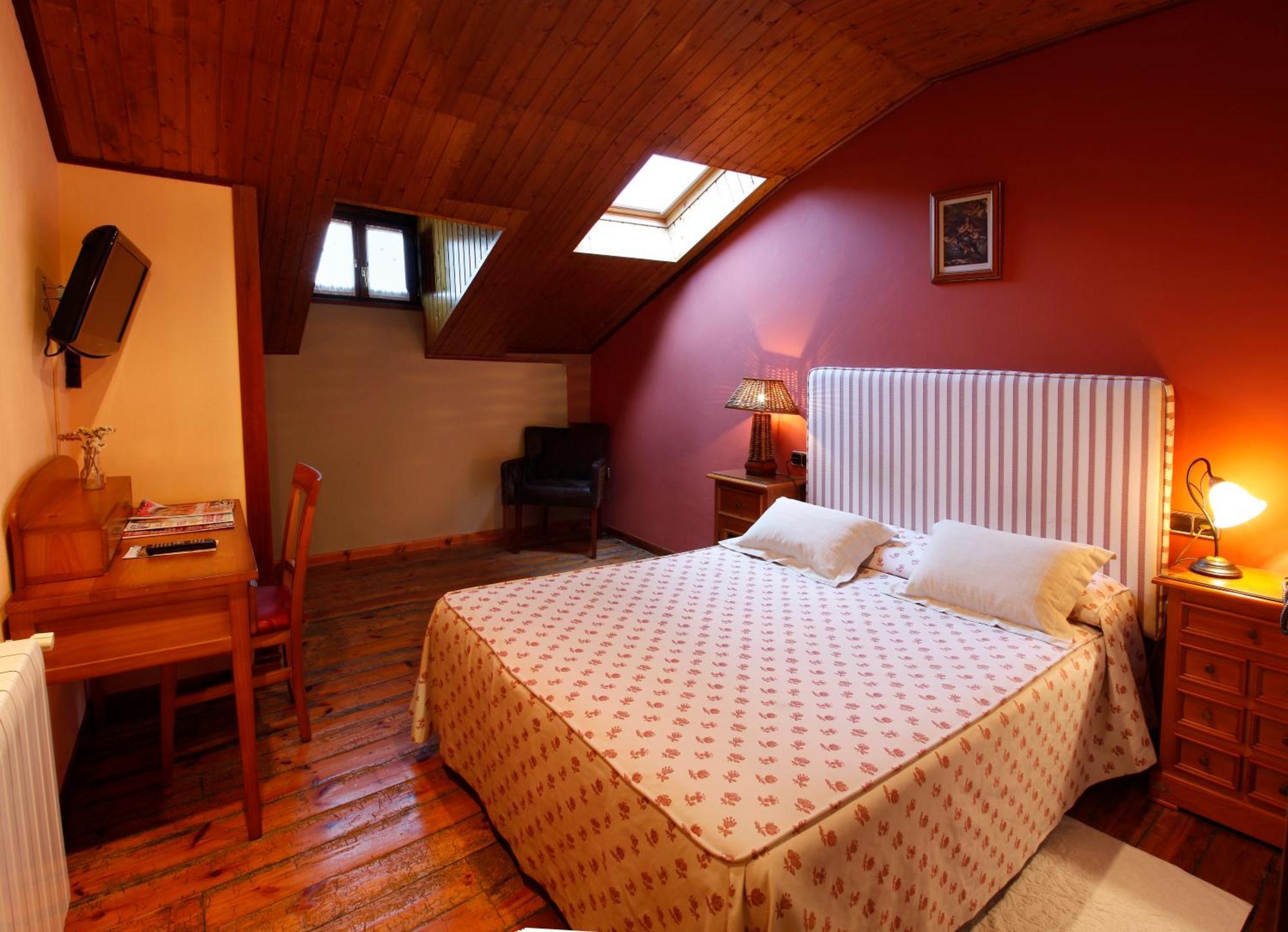 Hotel Villa De Луарка Екстериор снимка