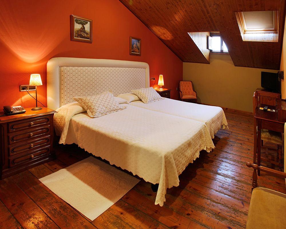 Hotel Villa De Луарка Екстериор снимка