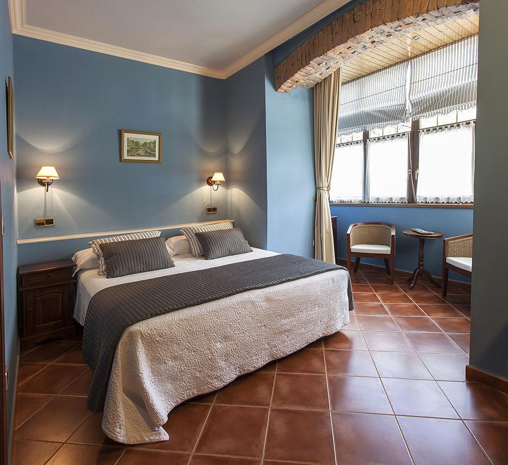 Hotel Villa De Луарка Екстериор снимка