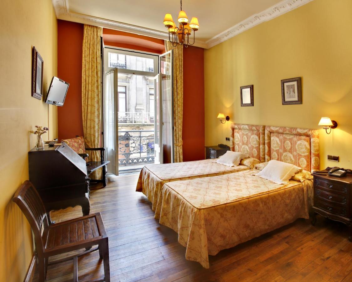 Hotel Villa De Луарка Стая снимка
